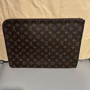 Louis Vuitton pochette document